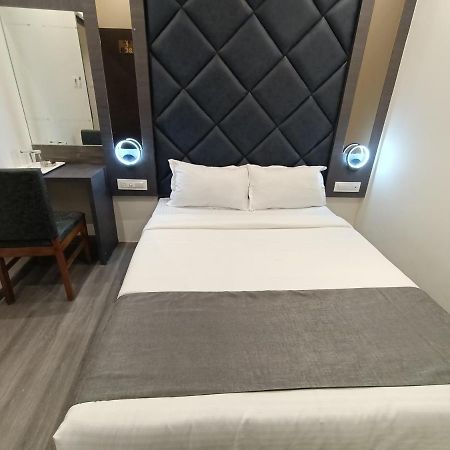 Hotel Classio Andheri - Near Dn Nagar Metro Station Мумбай Екстериор снимка