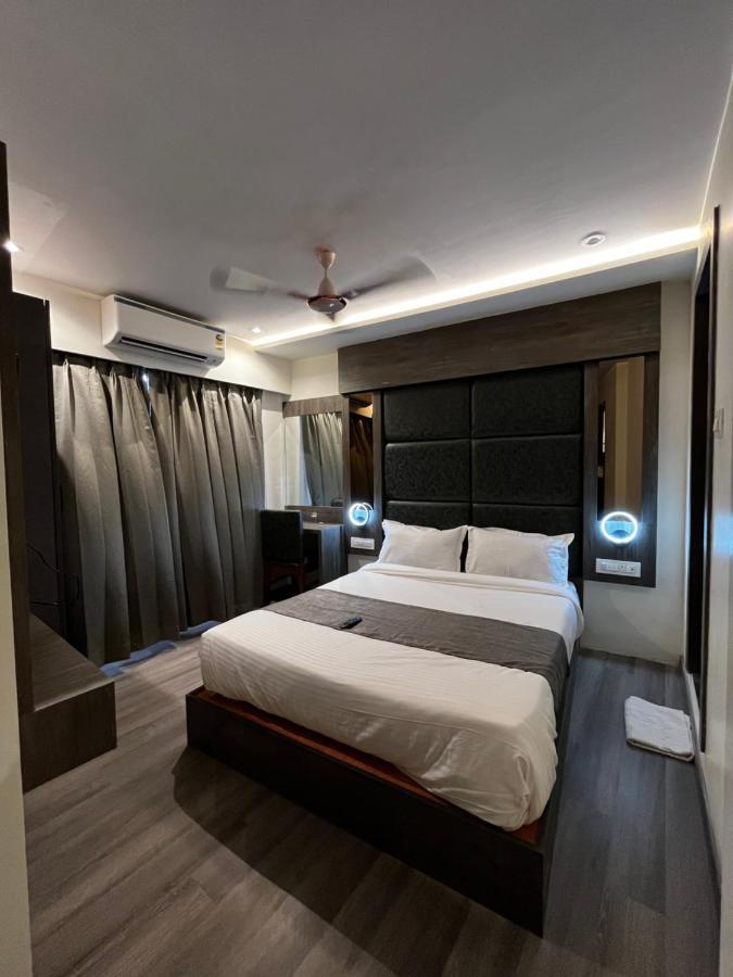 Hotel Classio Andheri - Near Dn Nagar Metro Station Мумбай Екстериор снимка