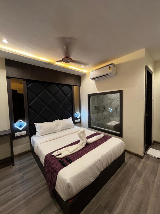 Hotel Classio Andheri - Near Dn Nagar Metro Station Мумбай Екстериор снимка