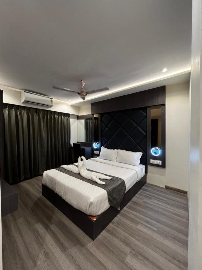 Hotel Classio Andheri - Near Dn Nagar Metro Station Мумбай Екстериор снимка