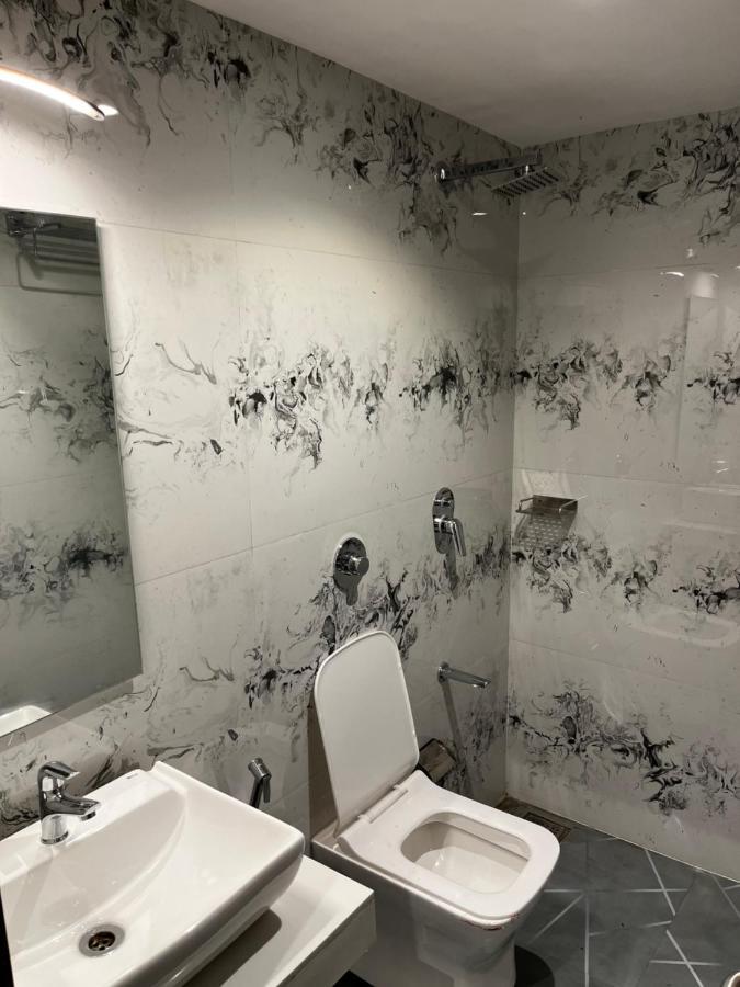 Hotel Classio Andheri - Near Dn Nagar Metro Station Мумбай Екстериор снимка
