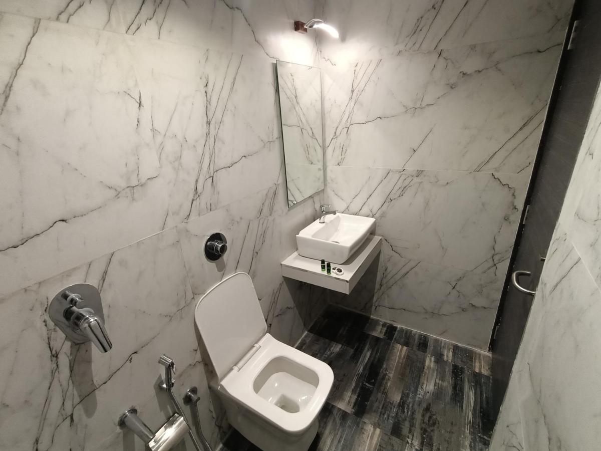 Hotel Classio Andheri - Near Dn Nagar Metro Station Мумбай Екстериор снимка