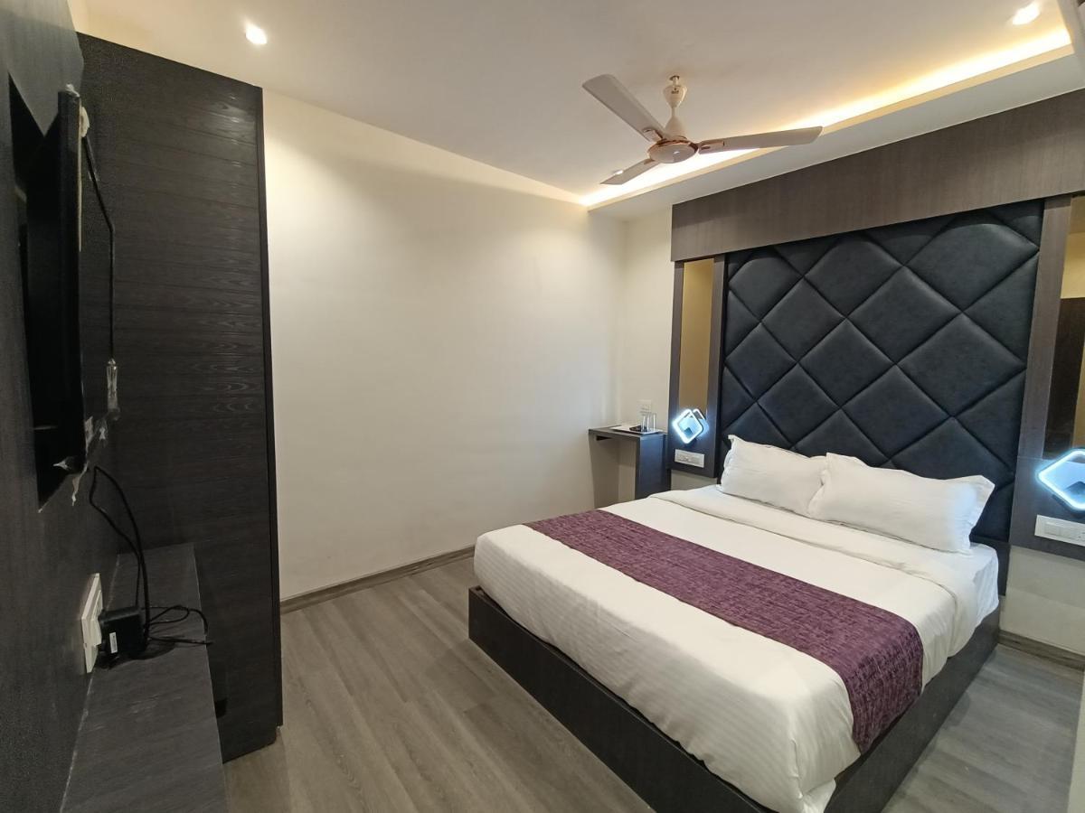 Hotel Classio Andheri - Near Dn Nagar Metro Station Мумбай Екстериор снимка