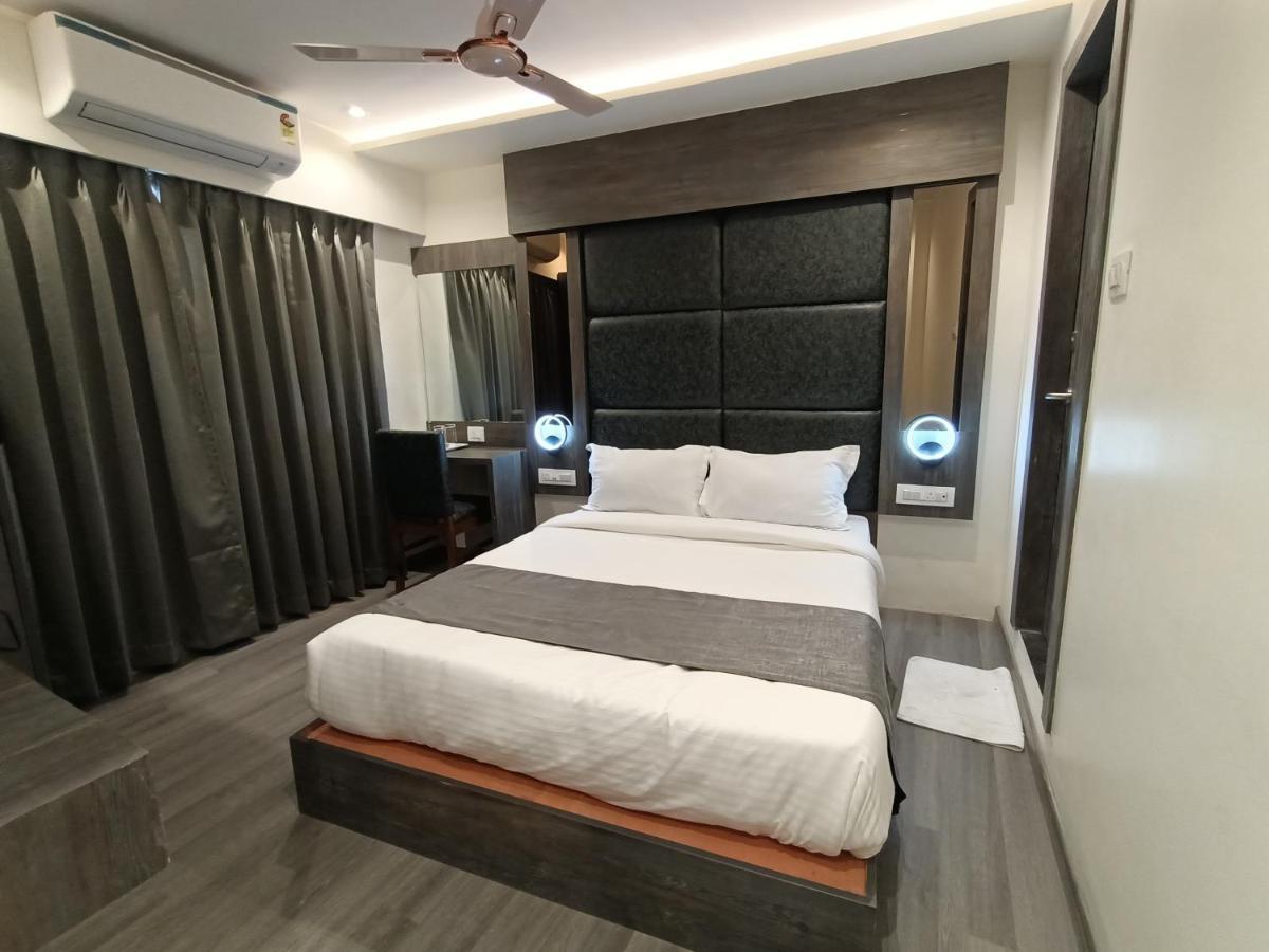 Hotel Classio Andheri - Near Dn Nagar Metro Station Мумбай Екстериор снимка