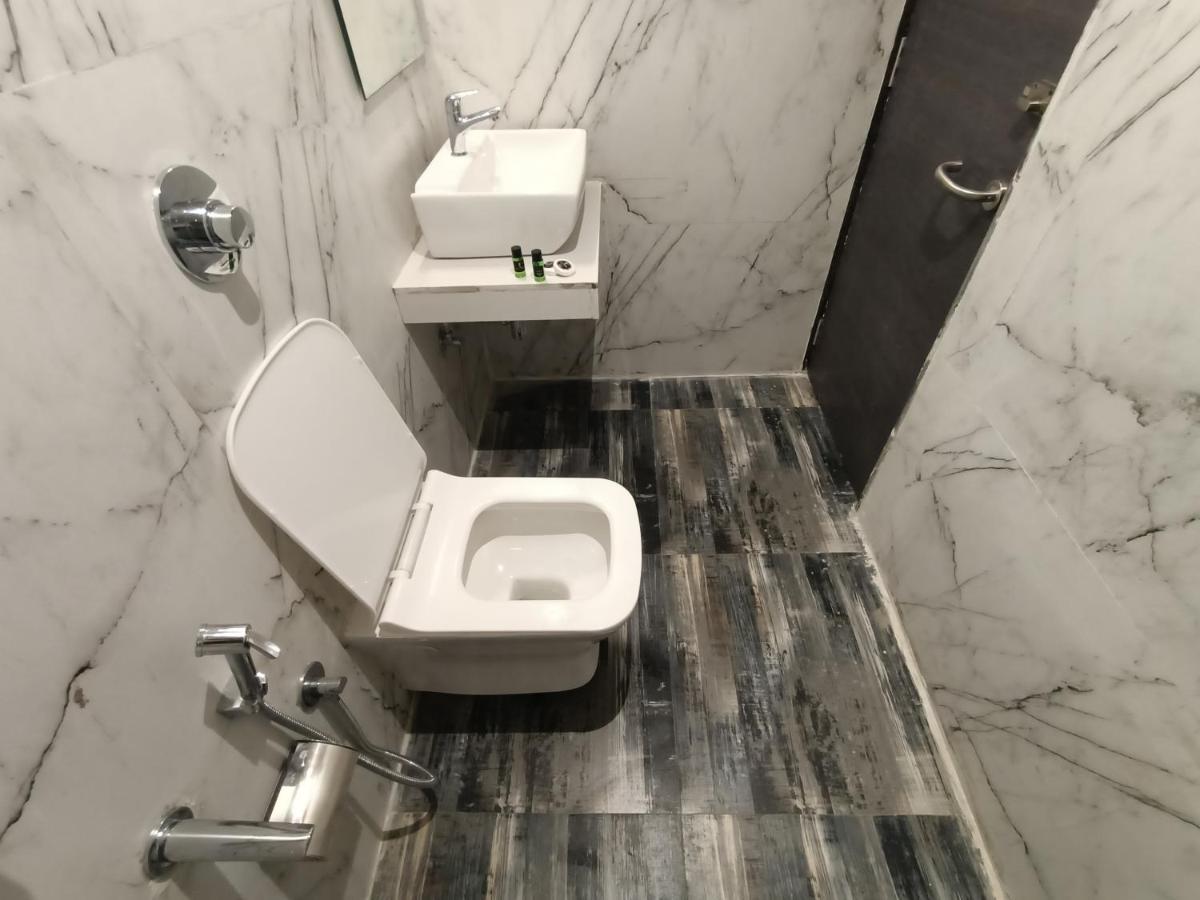 Hotel Classio Andheri - Near Dn Nagar Metro Station Мумбай Екстериор снимка