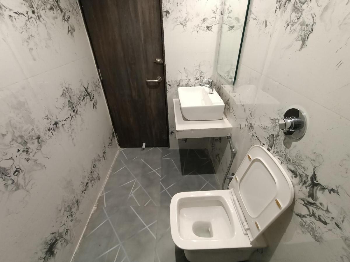 Hotel Classio Andheri - Near Dn Nagar Metro Station Мумбай Екстериор снимка