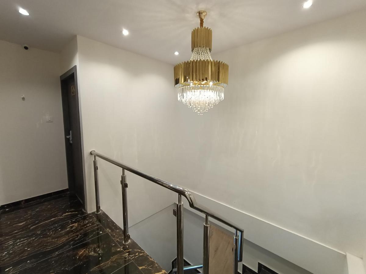 Hotel Classio Andheri - Near Dn Nagar Metro Station Мумбай Екстериор снимка