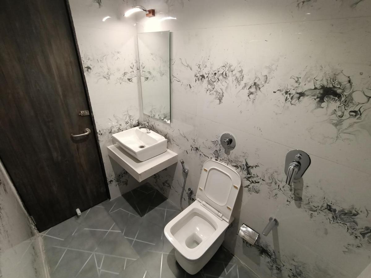 Hotel Classio Andheri - Near Dn Nagar Metro Station Мумбай Екстериор снимка