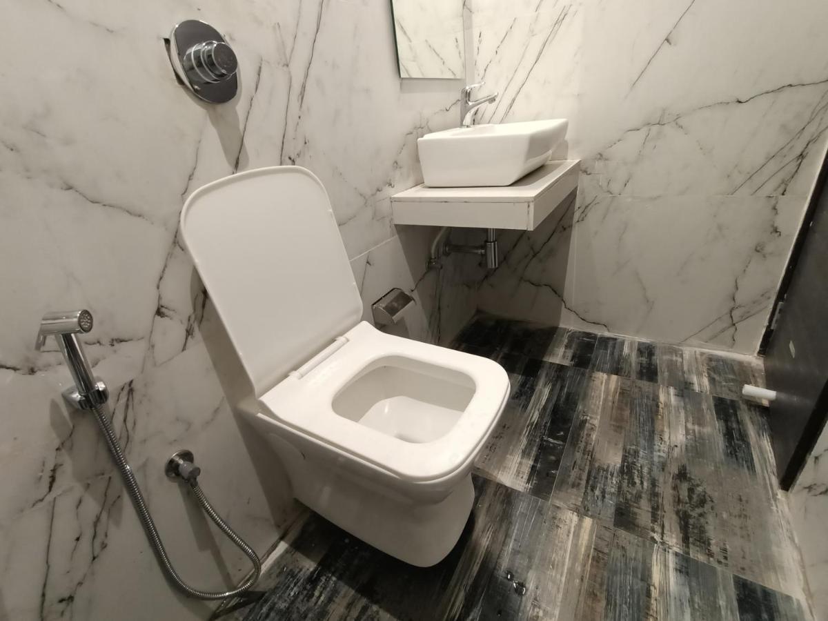 Hotel Classio Andheri - Near Dn Nagar Metro Station Мумбай Екстериор снимка