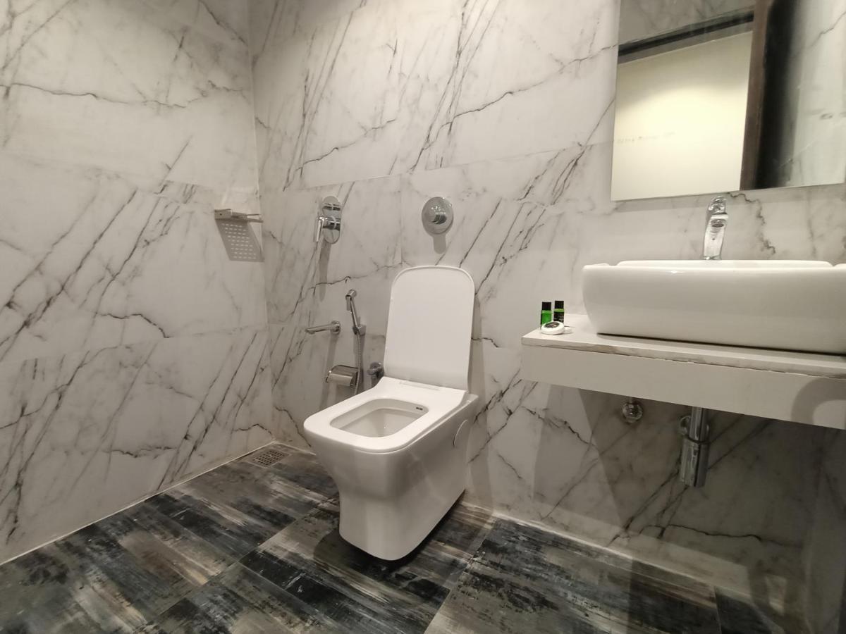 Hotel Classio Andheri - Near Dn Nagar Metro Station Мумбай Екстериор снимка